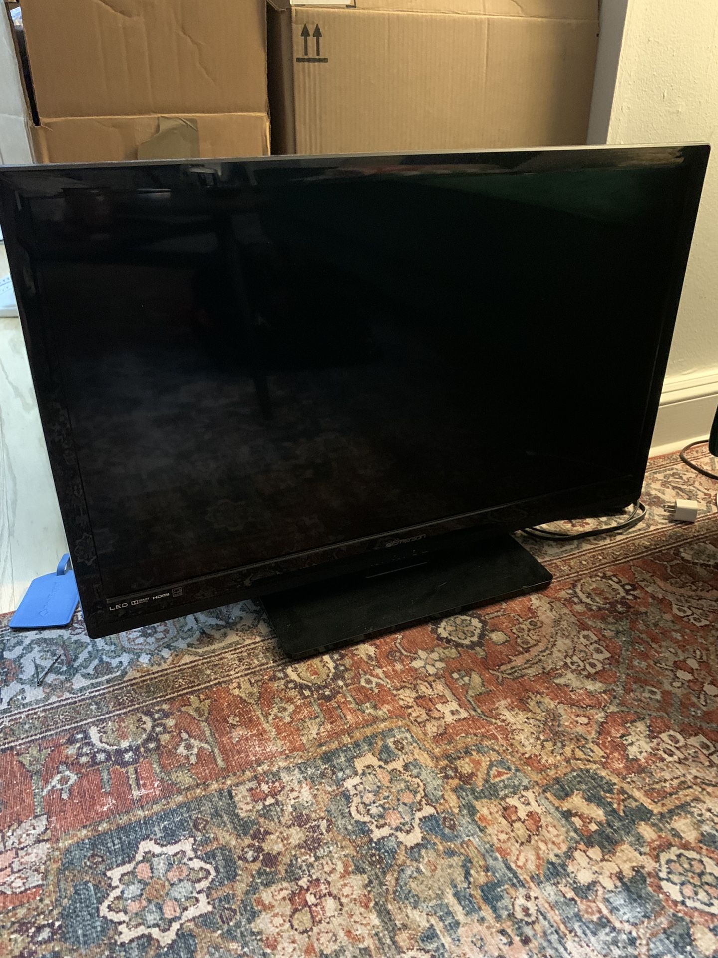 Emerson 31 Inch LCD TV