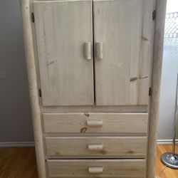 Set Armoire, Dresser with Mirror / Armario y Tocador Con Espejo