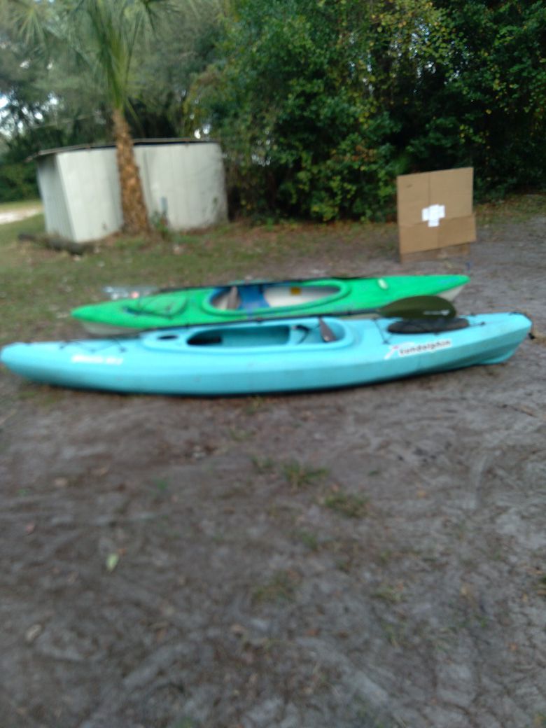 Sundolphin 10 ft and pelican 10 ft kayak both with paddles