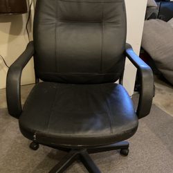 Black Desk Chair