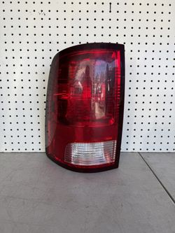2009 2010 2011 2012 2013 2014 2015 2016 2017 2018 Dodge Ram Left Taillight 