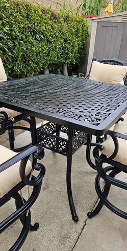 Good Quality high dining set with 4 Barstools chairs /outdoor Furniture/Cash Only
