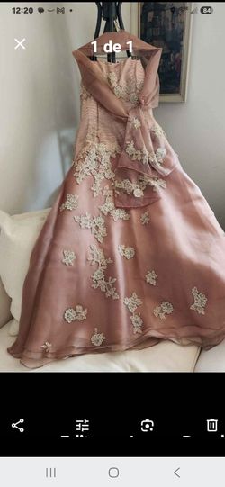Vestido elegante, buena tele, tres capas color shampaige