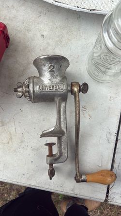 Universal hand crank meat grinder