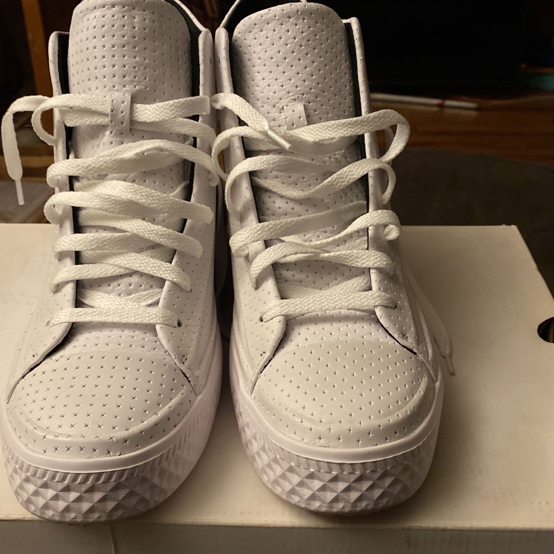 Converse Chuck Taylor White On White “Leather”