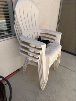 White patio chairs x4