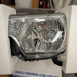 2012-2015 Toyota Tacoma Headlight Assembly Pair