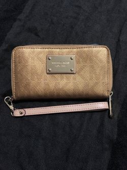 Michael Kors wristlet