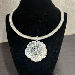 NWT Gardenia Elegant Silver and Mother of Pearl Floral Pendant Necklace