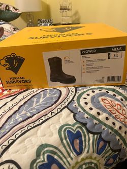 New men’s size 8 1/2 work boots