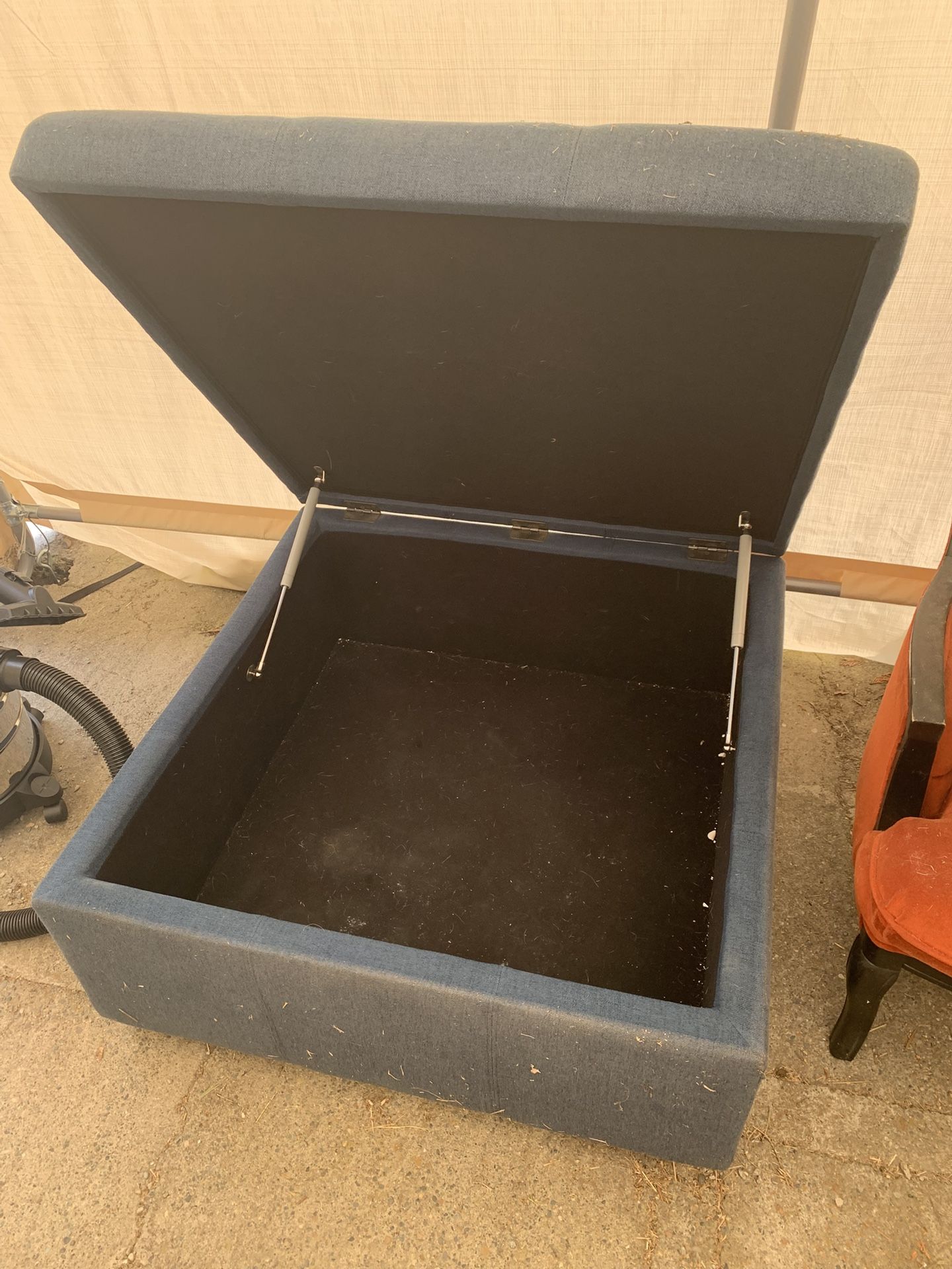 Large Square Storage Ottoman, Table