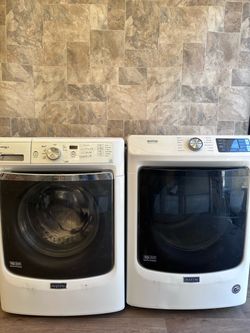 Maytag set gas Laundry