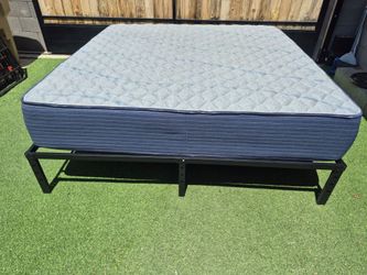 King Size Platform metal bed frame with blissful excellent serta mattress in very good condition