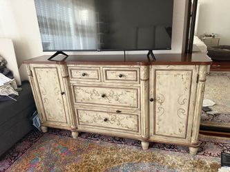 Elegant Vintage-Style TV Stand