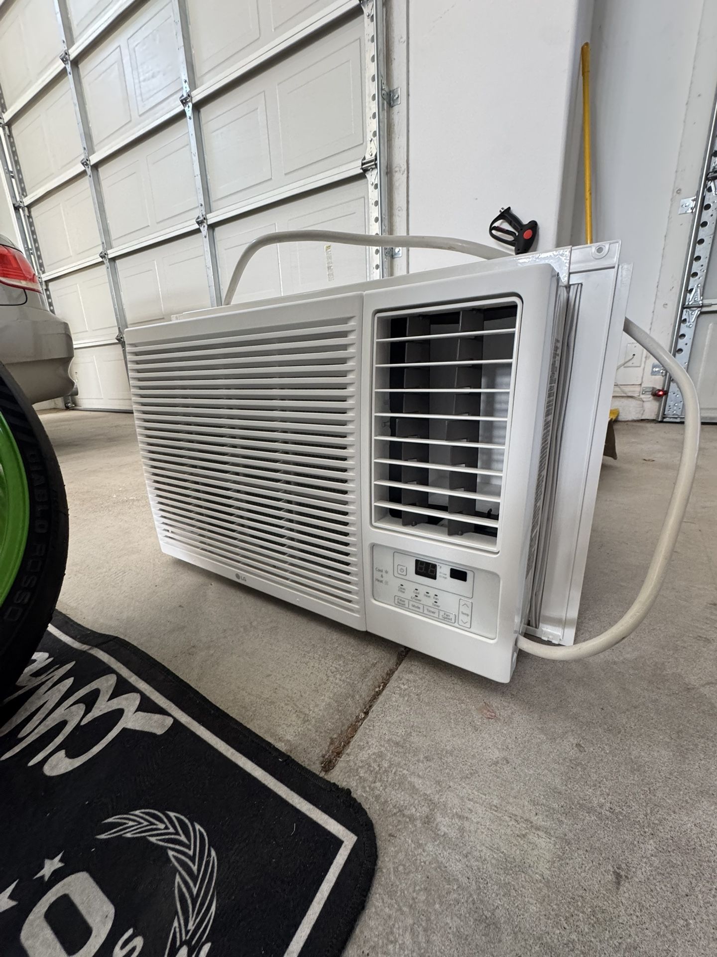AC Unit 12,000 BTU (fan + heater)