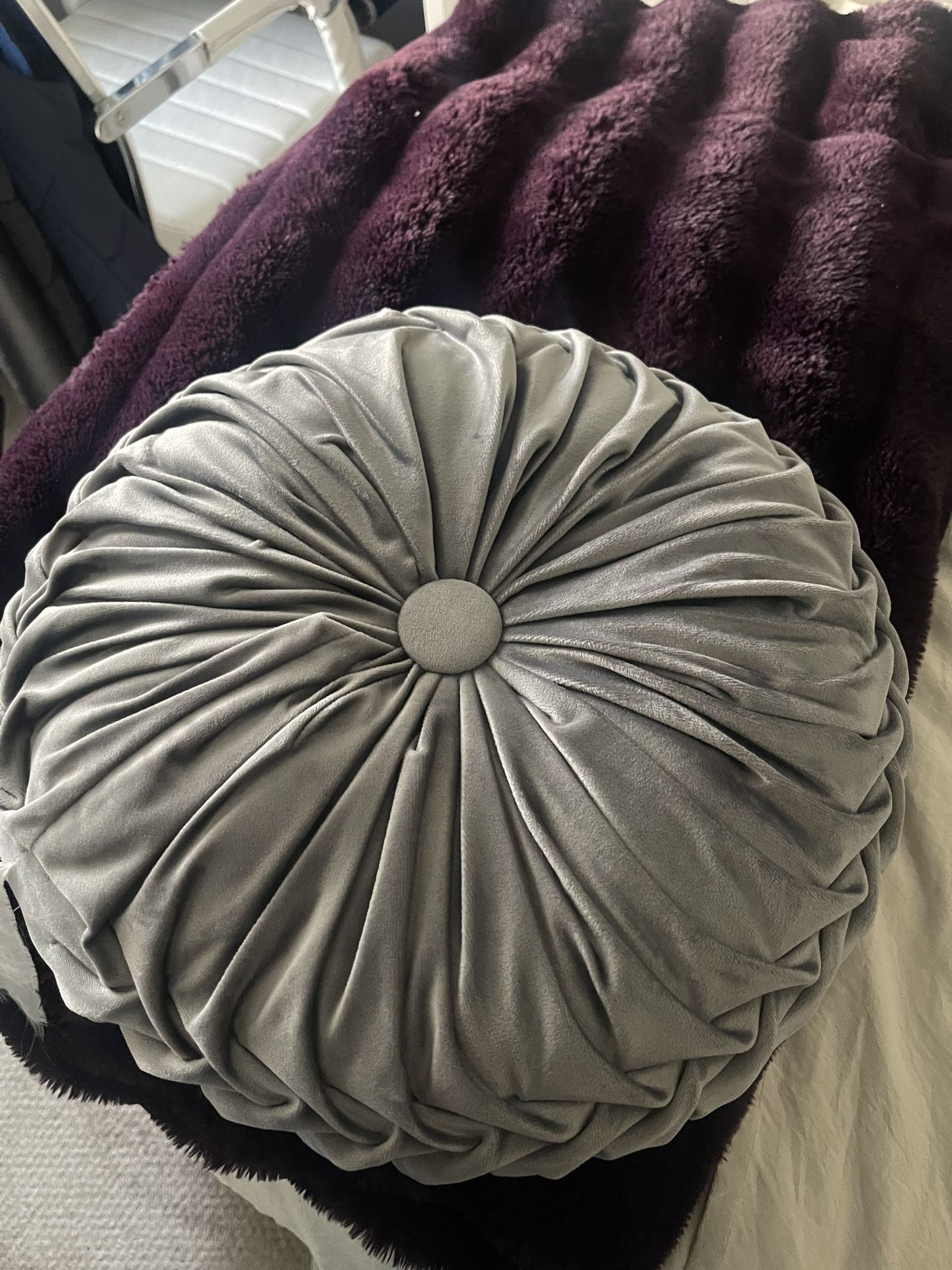 Velvet Round Pillow 