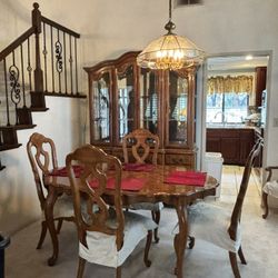 Formal Hutch & 6 Chair Dining Table Set