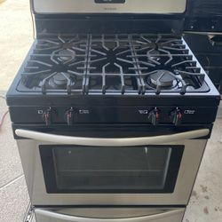 Frigidare Gas Stove  Excellent Conditions 