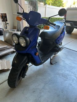 2005 Zuma scooter