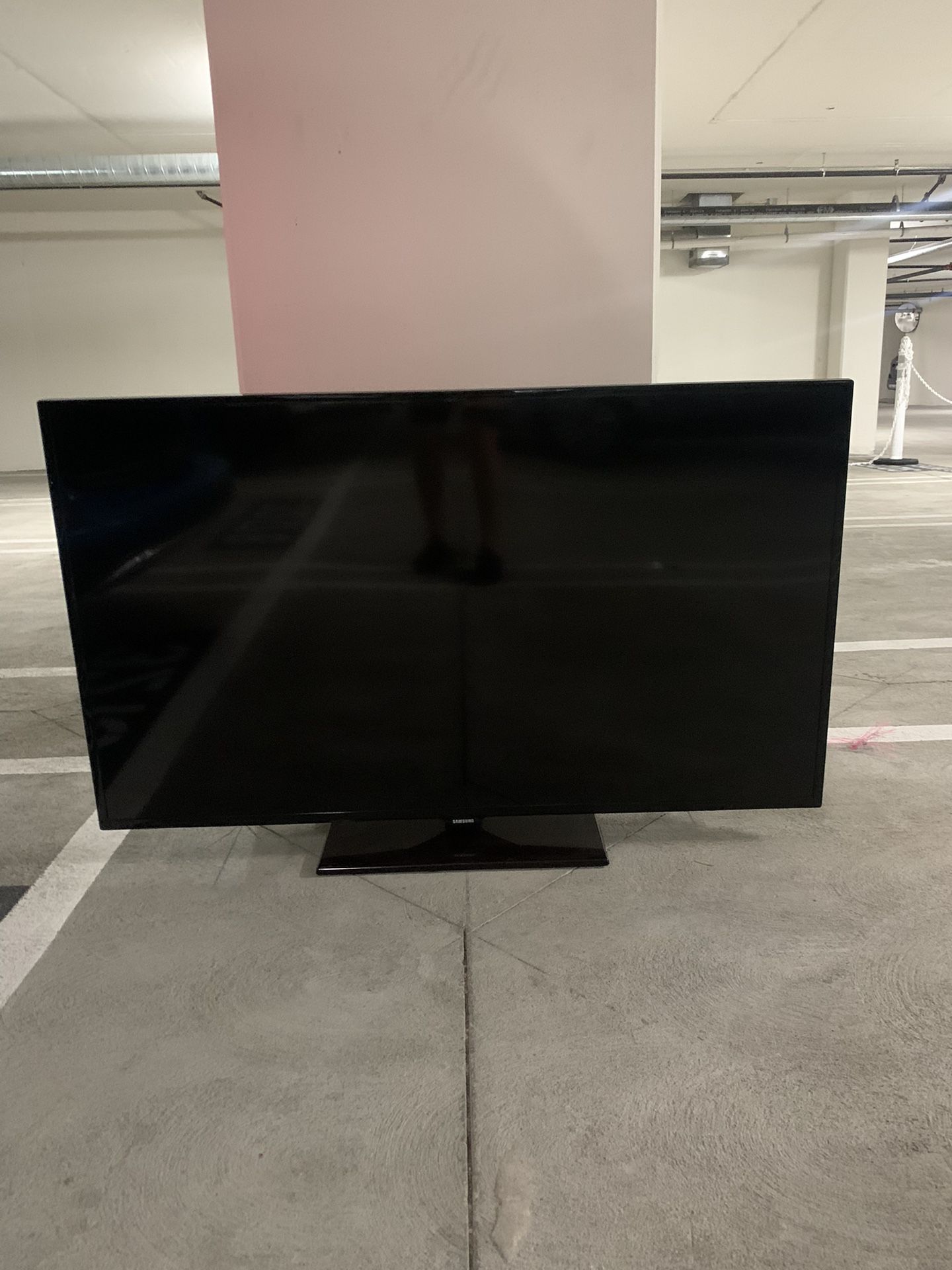 60 Inch Samsung TV With Stand