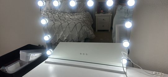 Plug in LED light mirror