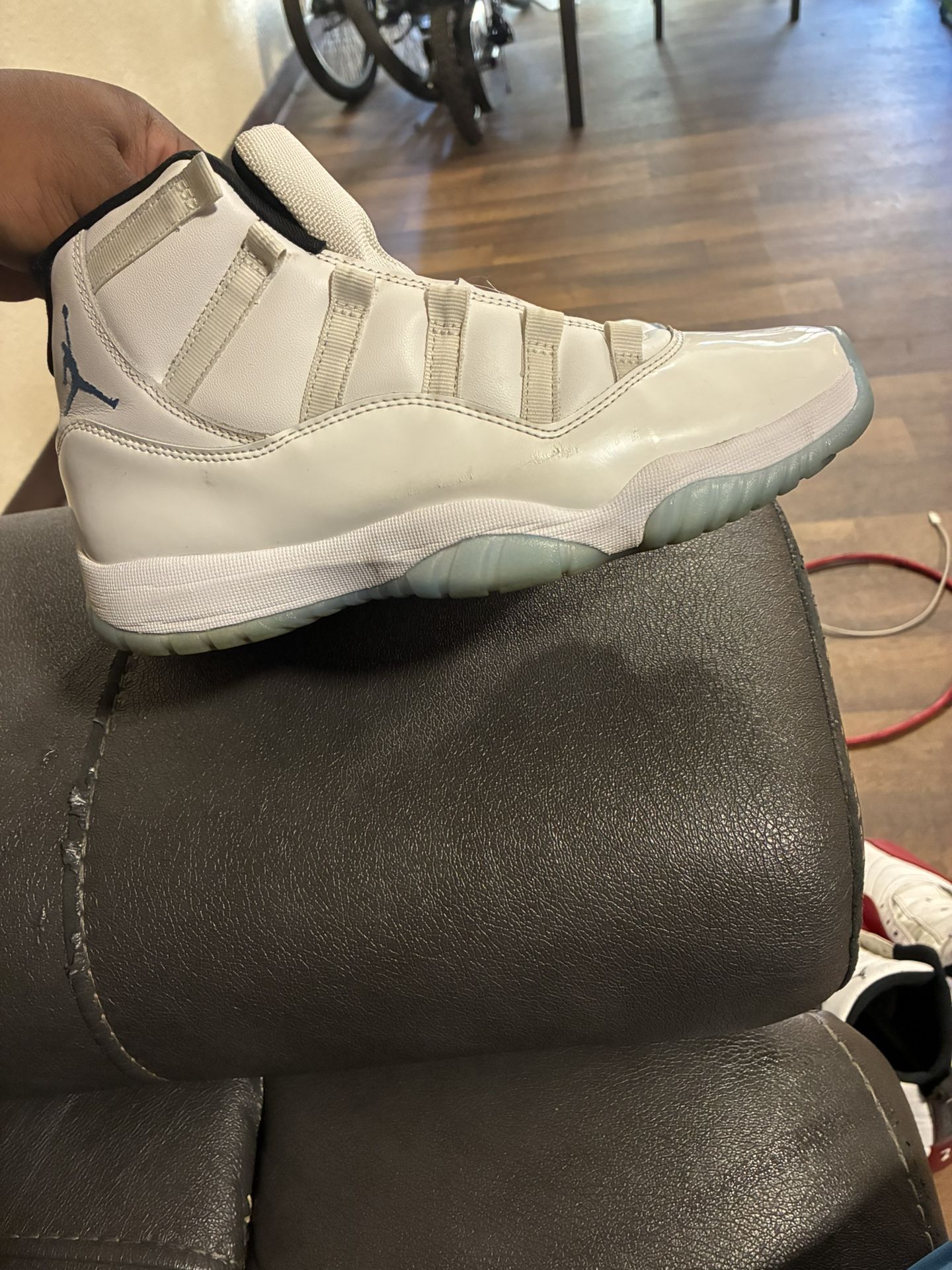 Jordan 11 Columbia Sz 9 Jordan 12 Red/White Sz 8.5