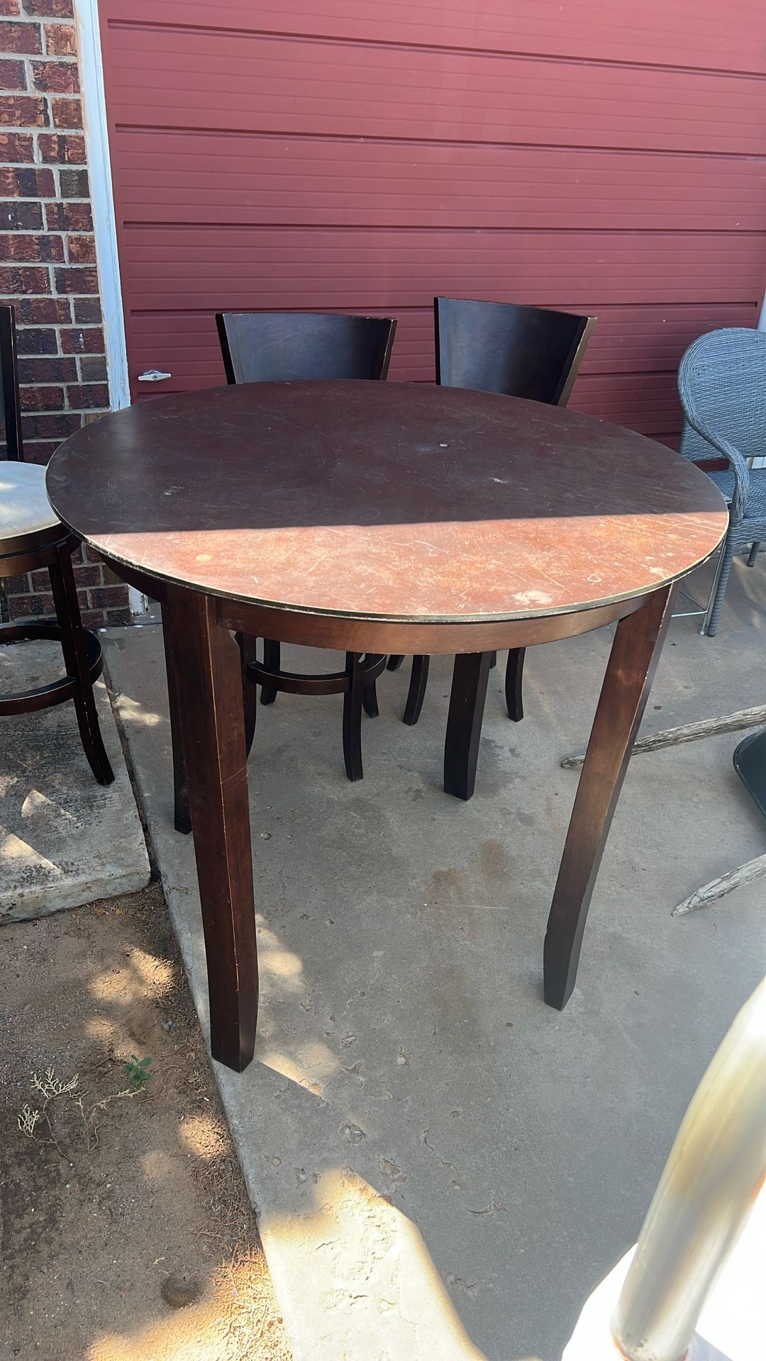Round Dining Table With Chairs