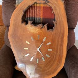 Clock – Wood, Unique, Excellent Condition