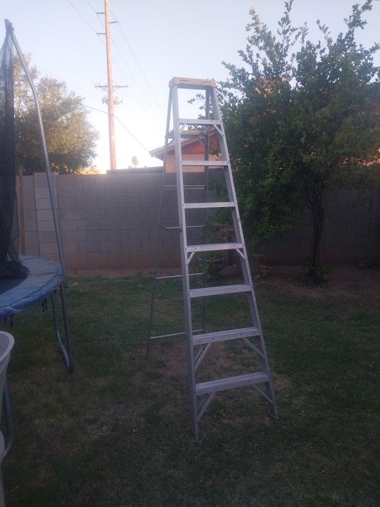 8 FT WERNER ALUMINUM LADDER