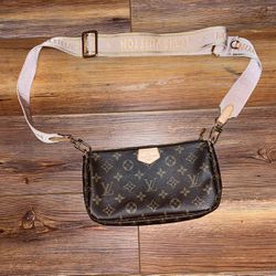 LV Large Tote With Pouch And COA for Sale in Overbrook, WV - OfferUp