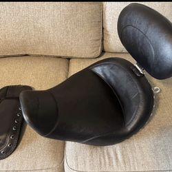 Mustang HARLEY DAVIDSON R. KING 97 - 07 15” WIDE BLACK PEARL STUD SOLO SEAT W/ BACKREST & FENDER BIB