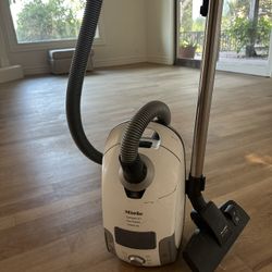 Miele Compact C1 Pure Suction Vacuum Cleaner