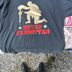 T-shirt  Never Forgotten 
