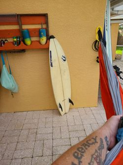 South East Board Company SURFBOARD 5'8"