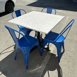 Indoor/Outdoor Chairs & Tables