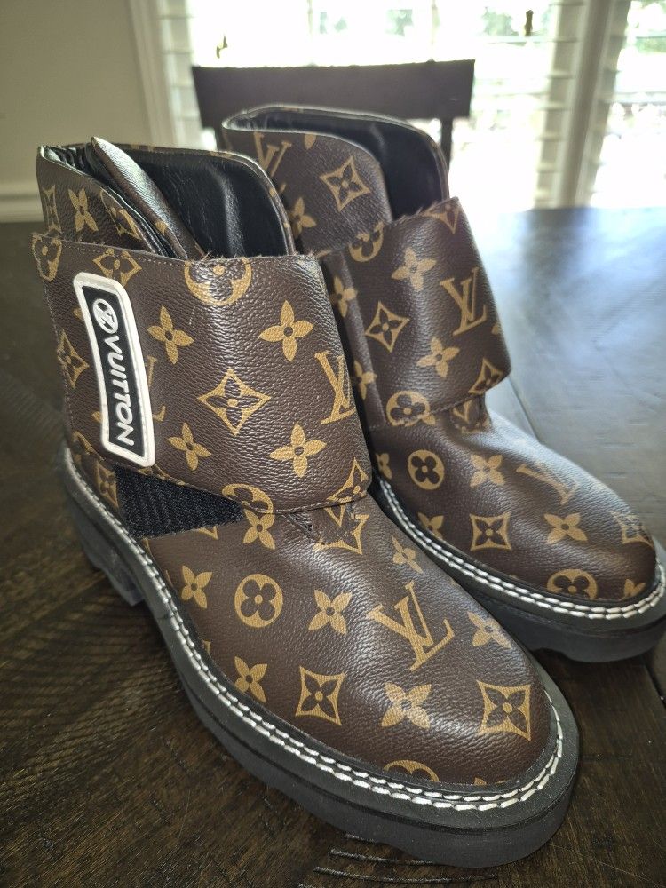 Ladies Lv BOOTS