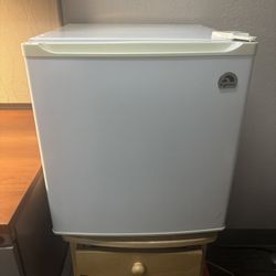 Mini Fridge- IGLOO 