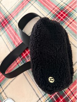 Lululemon Sherpa bag