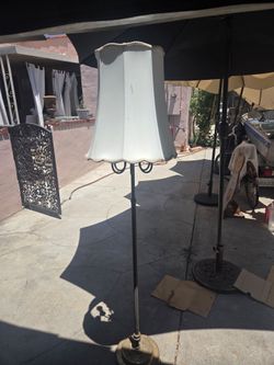FLOOR LAMP