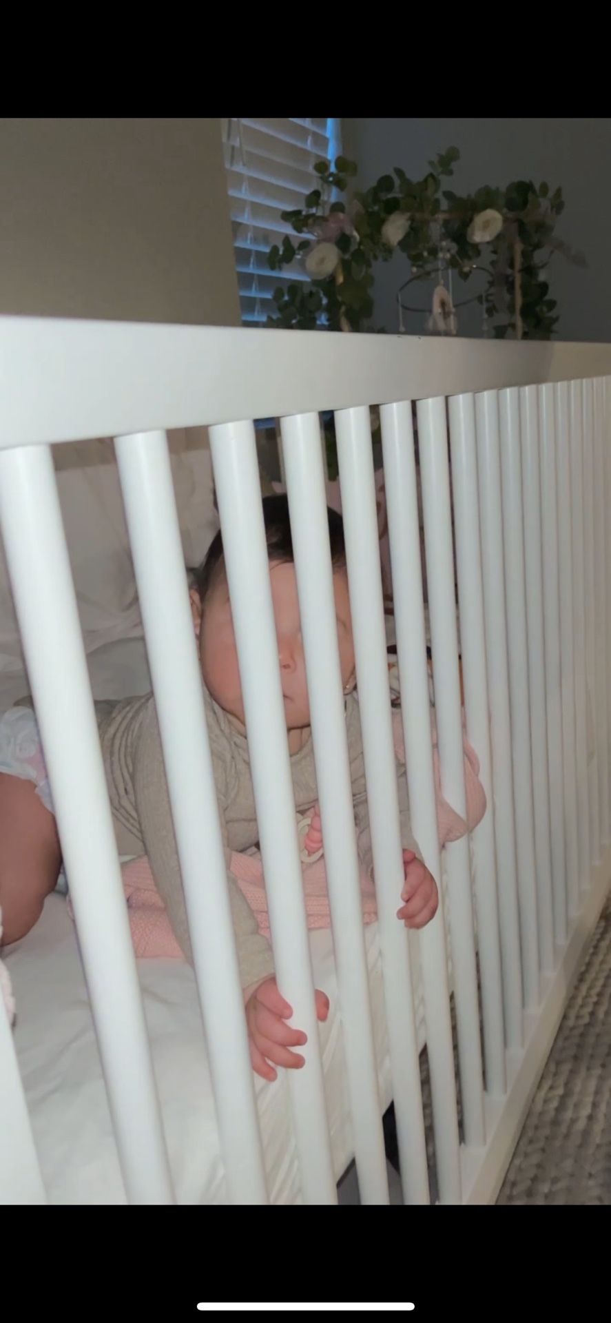 White baby crib 
