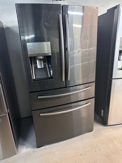 Samsung black stainless steel refrigerator 36w-60 DAY WARRANTY