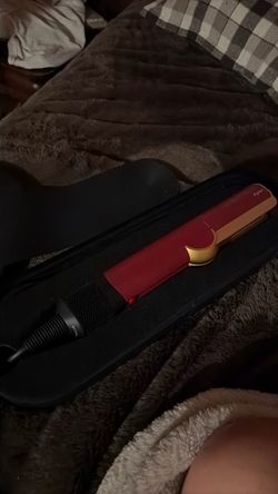 Dyson straigtener new year edition