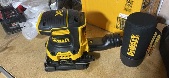 Dewalt XR 20 V Sander 1/4” Sheet