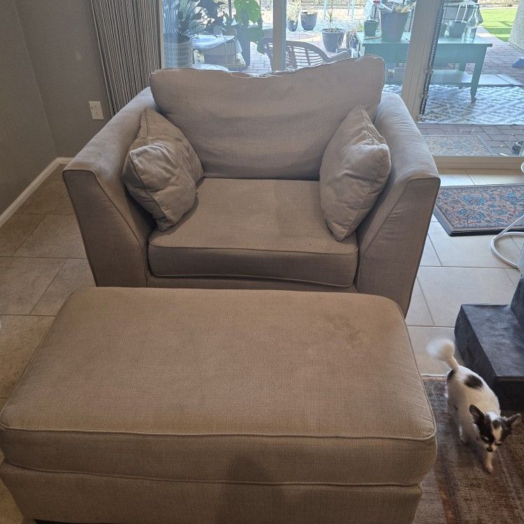 Loveseat + Ottoman