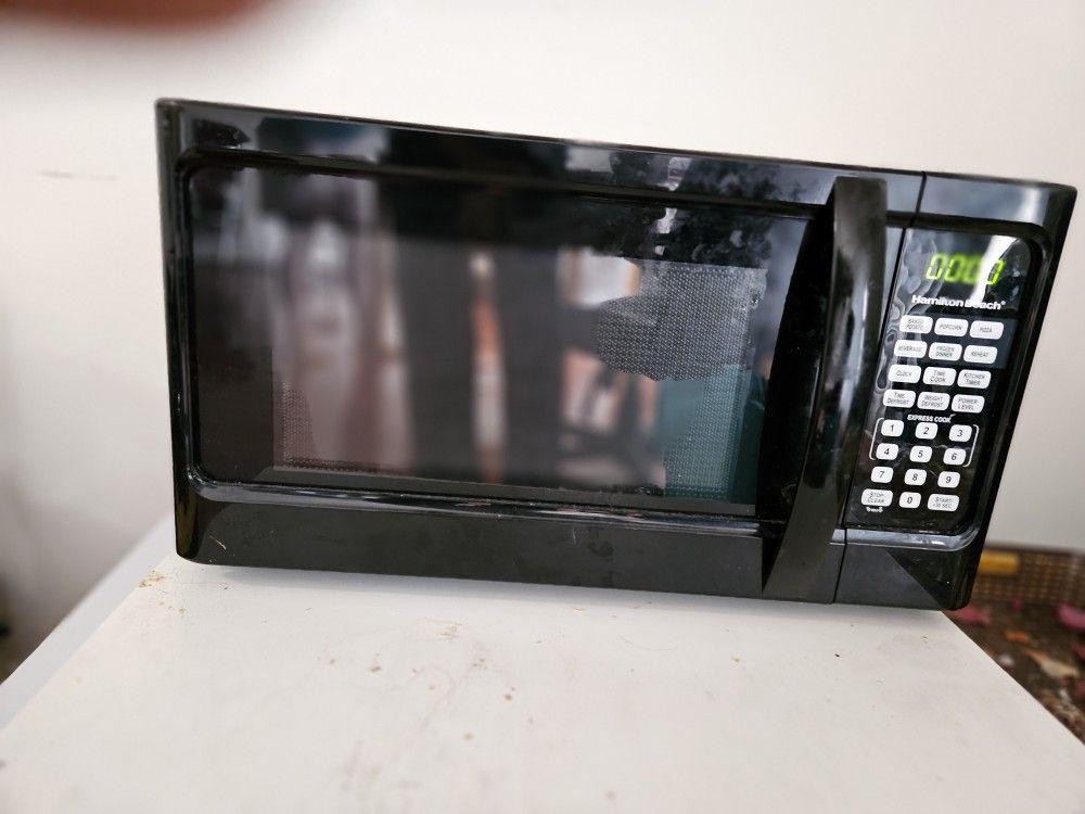 HAMILTON BEACH MICROWAVE FOR $15