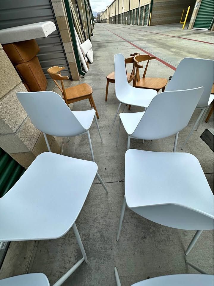 Svelti Pure White Dining Chair SKU3059, Like New, Perfect Condition 8 ct