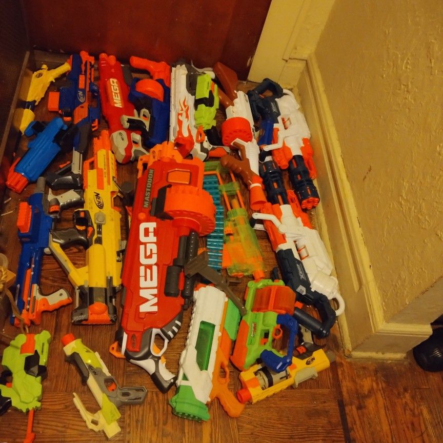 Lot Of 20 Nerf Toy-Guns