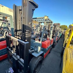 Toyota M5 Forklift 3 stage sideshift pneumatic 7000 lb