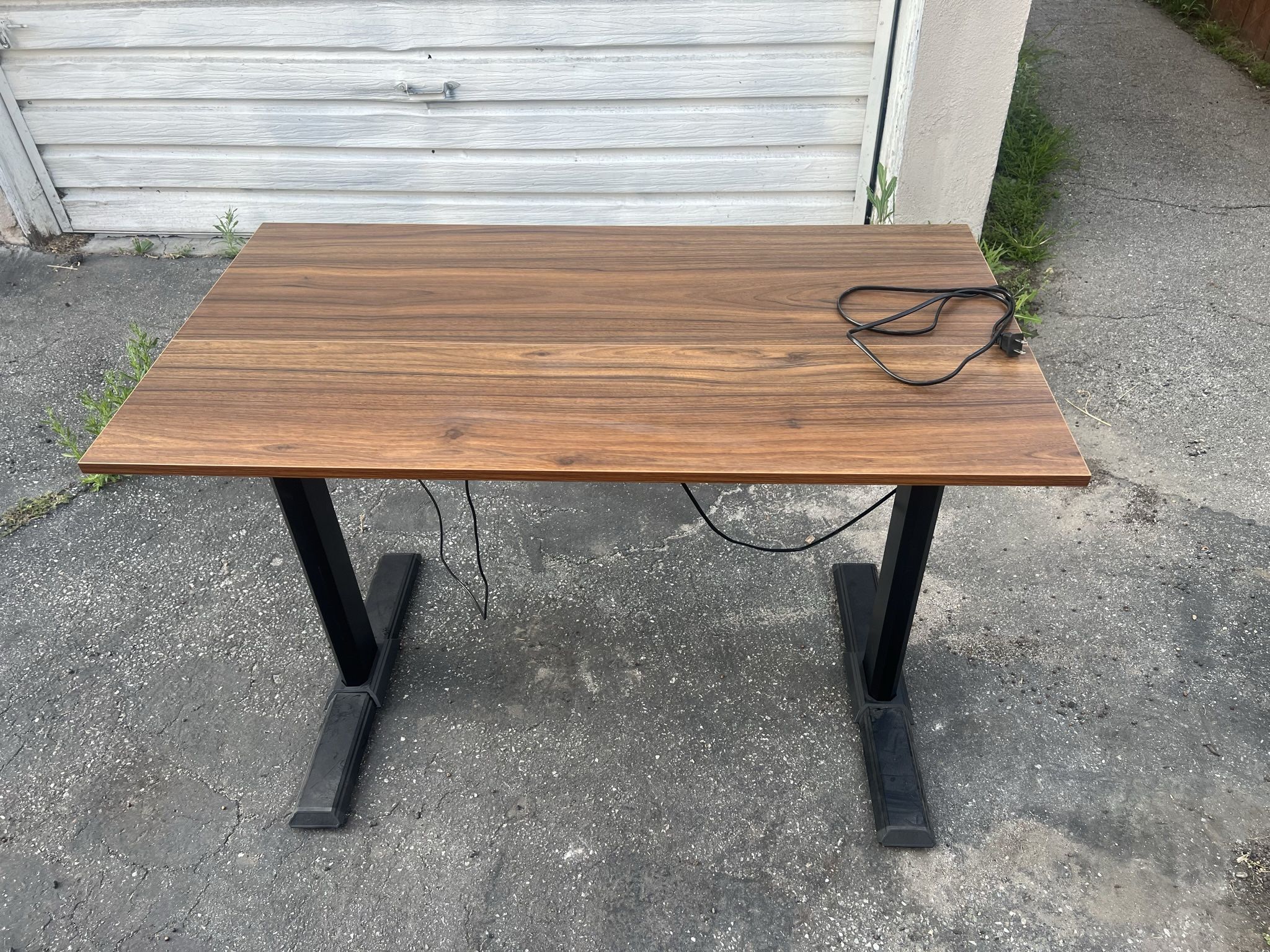 Basile Electric Height Adjustable Standing Desk by Upper Squareâ„¢