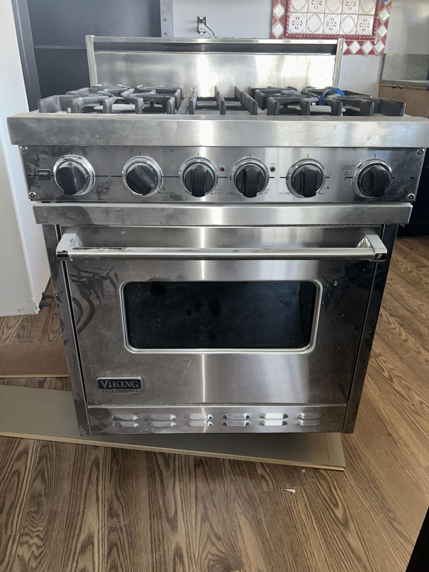 🔥 Viking 30” Gas Range – Stainless Steel – Must Go! 🔥